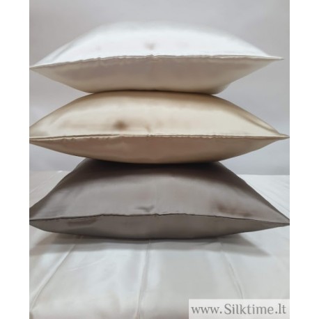 22 momme mulberry silk pillowcases with inside flap at the opening.